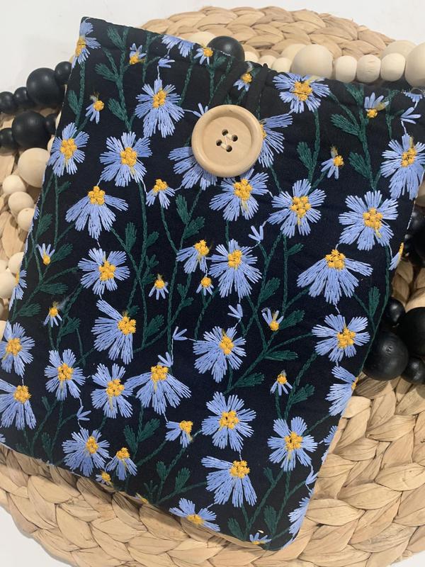 Blue and Black Daisy Kindle Sleeve, Padded kindle paperwhite sleeve, embroidered kindle case, padded ereader sleeve, tablet sleeve, kobo sleeve, booktok, book accessories, book gifts, reader gifts.